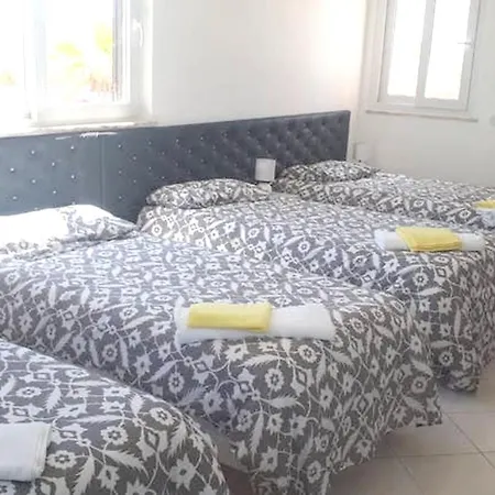 With 9 Bedrooms In With Wonderful Sea View Private Pool Enclosed Garden 800 M From The Beach فيلة