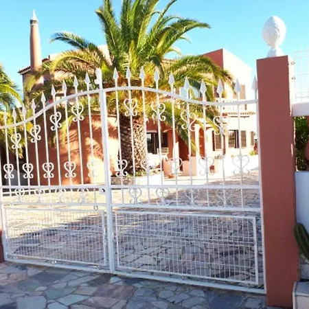 فيلة With 9 Bedrooms In With Wonderful Sea View Private Pool Enclosed Garden 800 M From The Beach بيرا