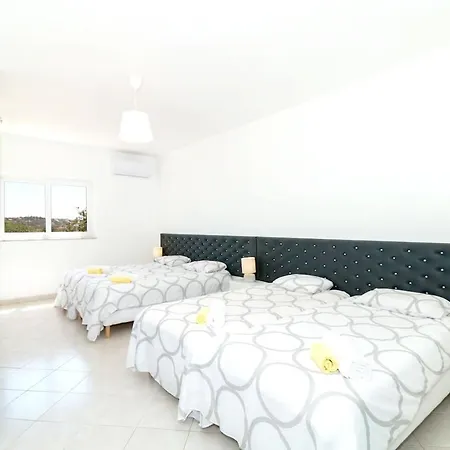 With 9 Bedrooms In With Wonderful Sea View Private Pool Enclosed Garden 800 M From The Beach بيرا