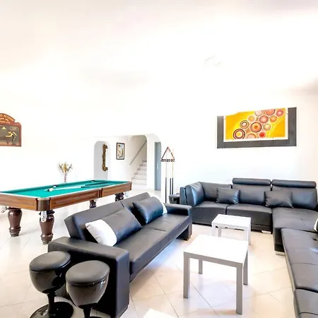 With 9 Bedrooms In With Wonderful Sea View Private Pool Enclosed Garden 800 M From The Beach فيلة بيرا