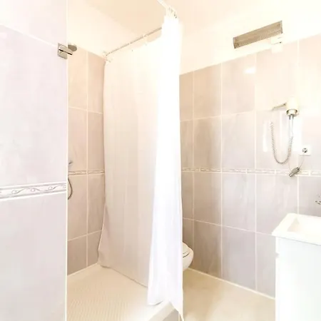 فيلة With 9 Bedrooms In With Wonderful Sea View Private Pool Enclosed Garden 800 M From The Beach *