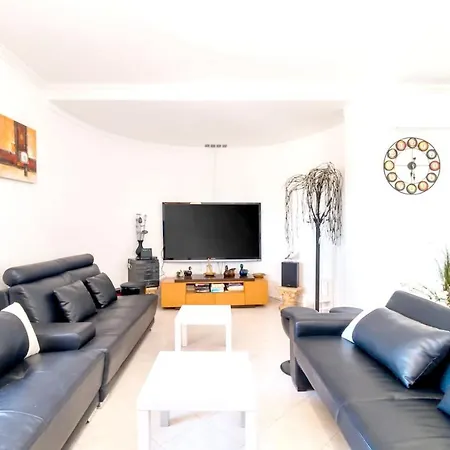 With 9 Bedrooms In With Wonderful Sea View Private Pool Enclosed Garden 800 M From The Beach Villa *